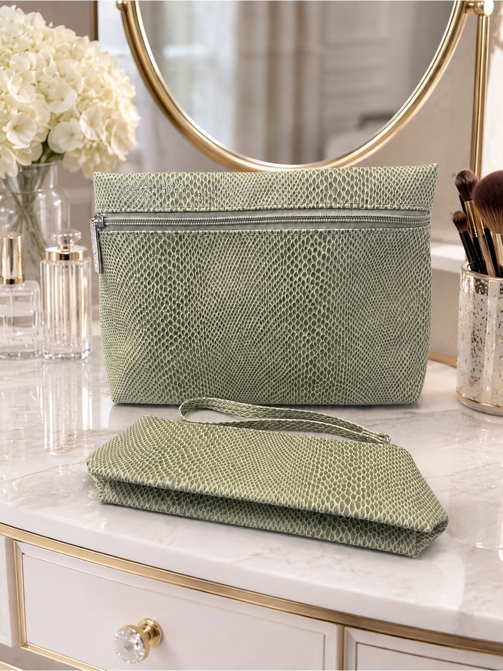 NWOT Clinique New Spring Green Faux Snakeskin 2 Piece Cosmetic Bag Set